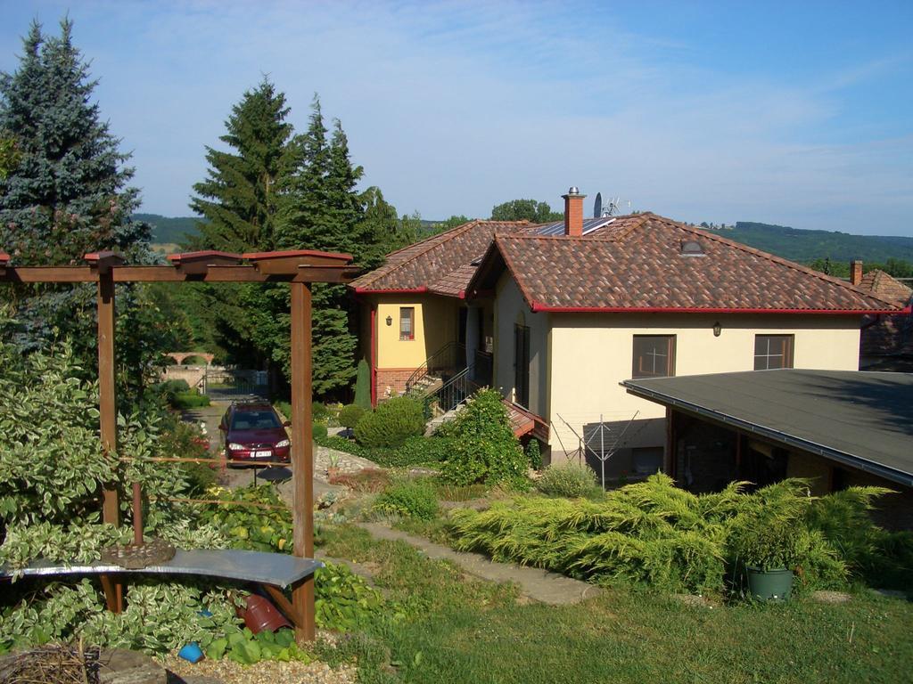 Bundi Vendeghaz Hotel Kehidakustány Buitenkant foto